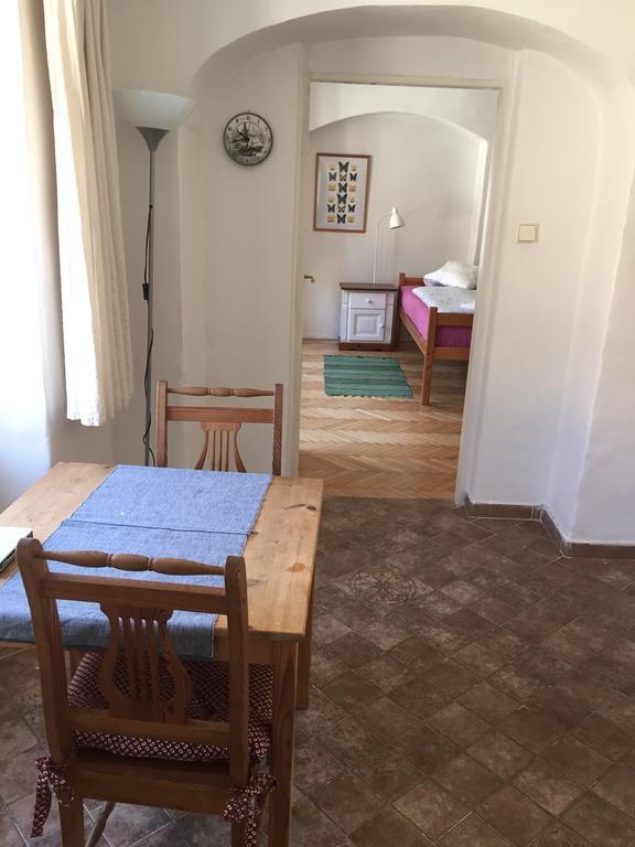 Apartments At The Golden Plough Прага Номер фото