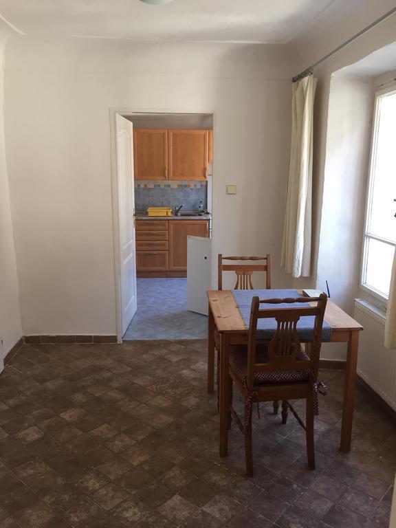 Apartments At The Golden Plough Прага Номер фото