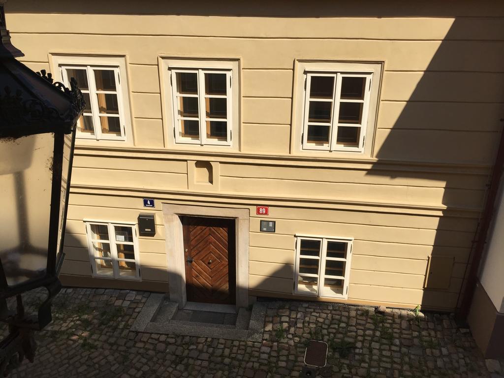 Apartments At The Golden Plough Прага Экстерьер фото